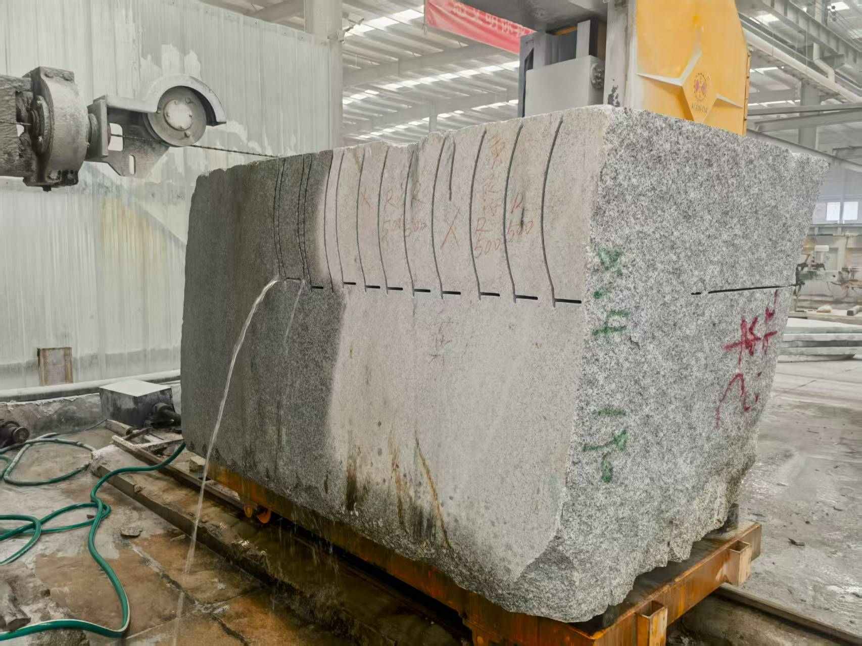 中山 602，大花芙蓉白，绳锯加工弧形路沿石