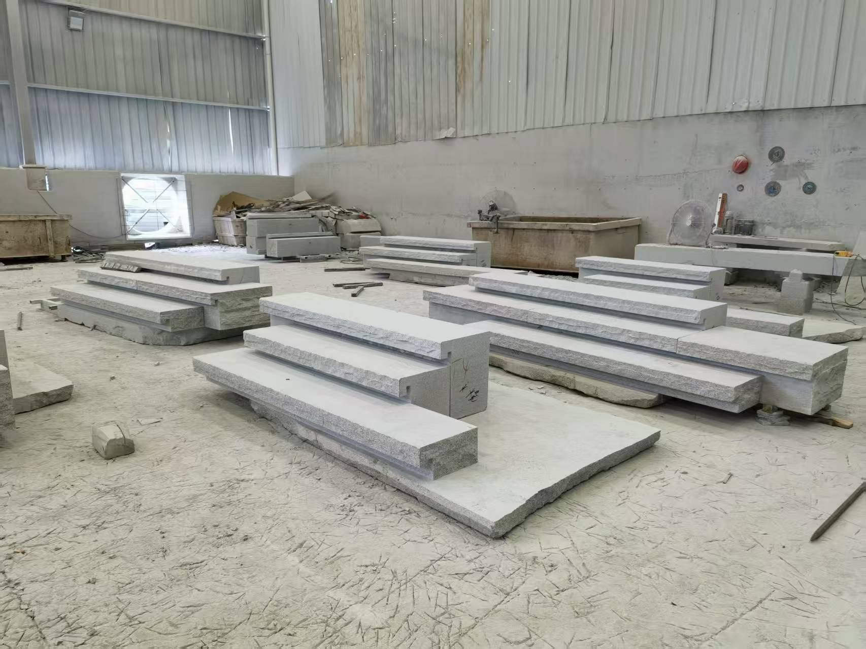中山 整石台阶（大面火烧+侧面自然面），出货前厂内拼装