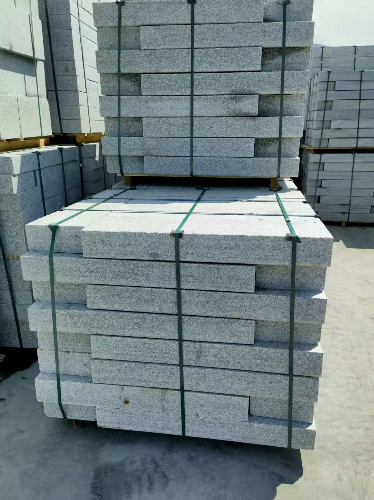 中山 芙蓉白花岗岩路沿石、平石尺寸标准，色泽均匀