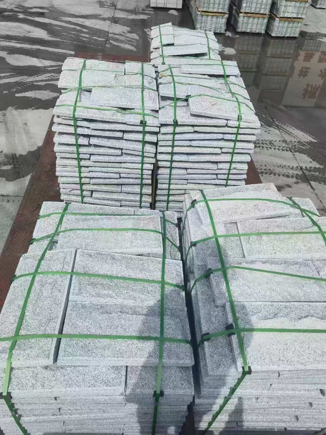 中山 芝麻白蘑菇石装车出货