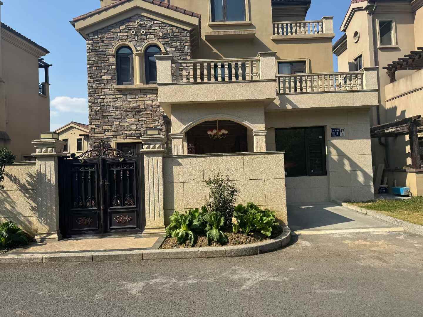 中山黄金麻别墅外墙安装效果