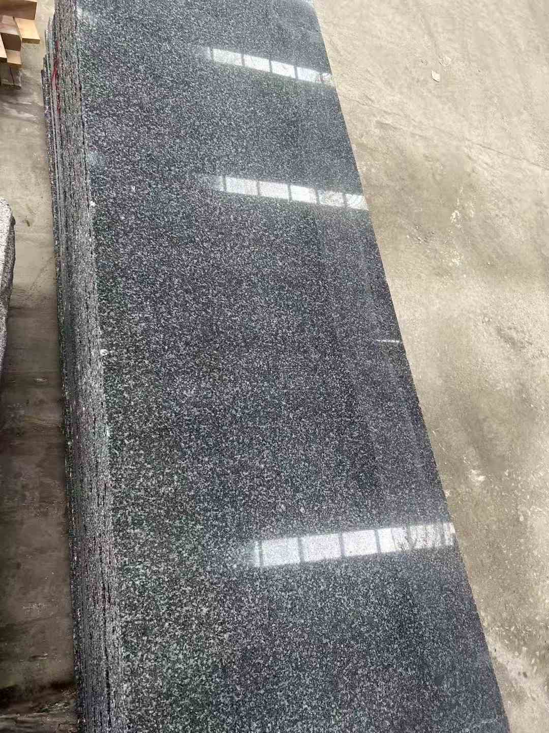 中山 芝麻黑光面