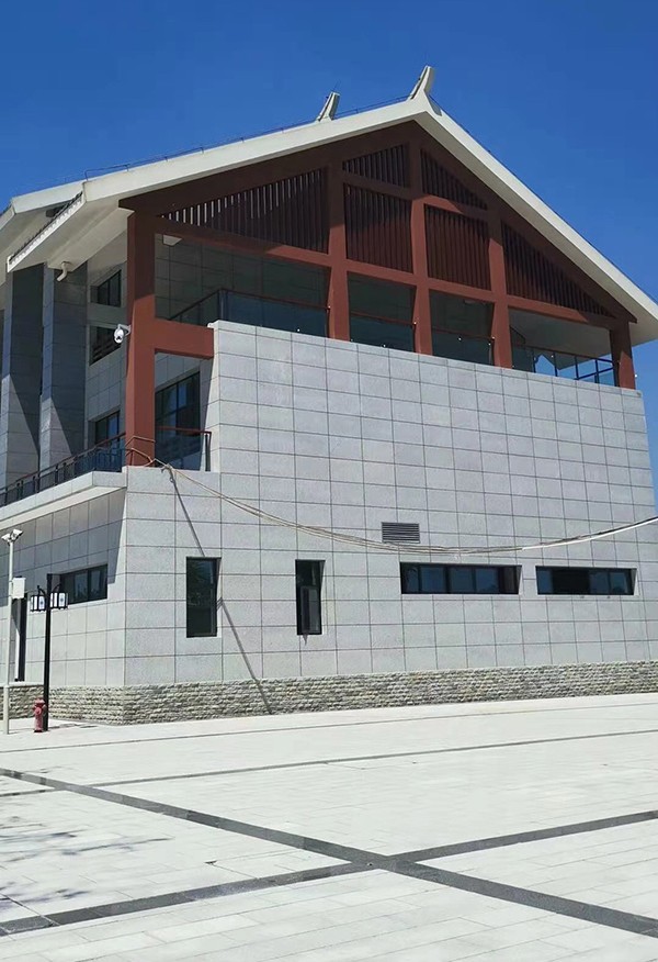 中山芝麻灰花岗岩在景区地面及墙壁的应用
