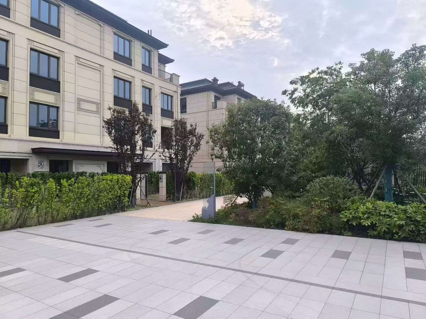 中山 芝麻白与芝麻白搭配铺装，尺寸1200*600