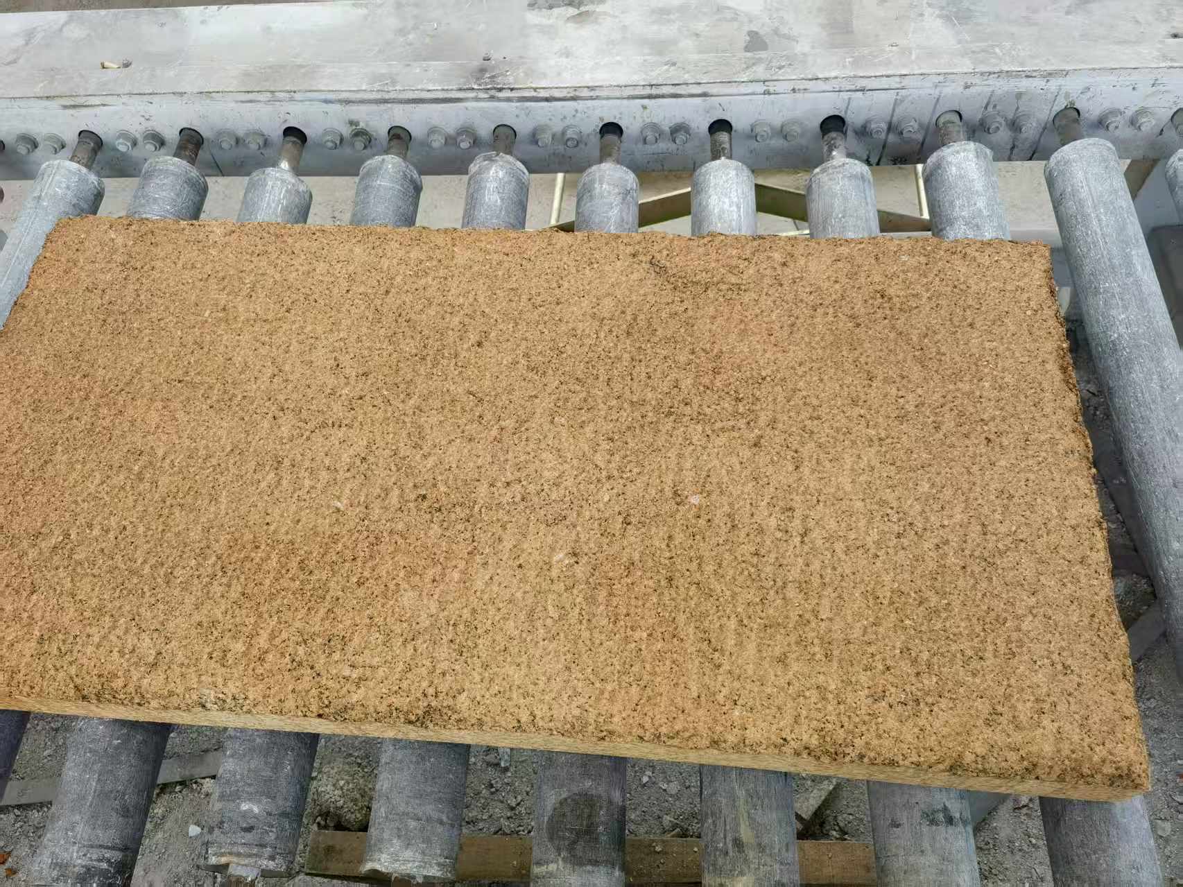 中山 菠萝面老石板，做旧仿古石，流水线生产加工