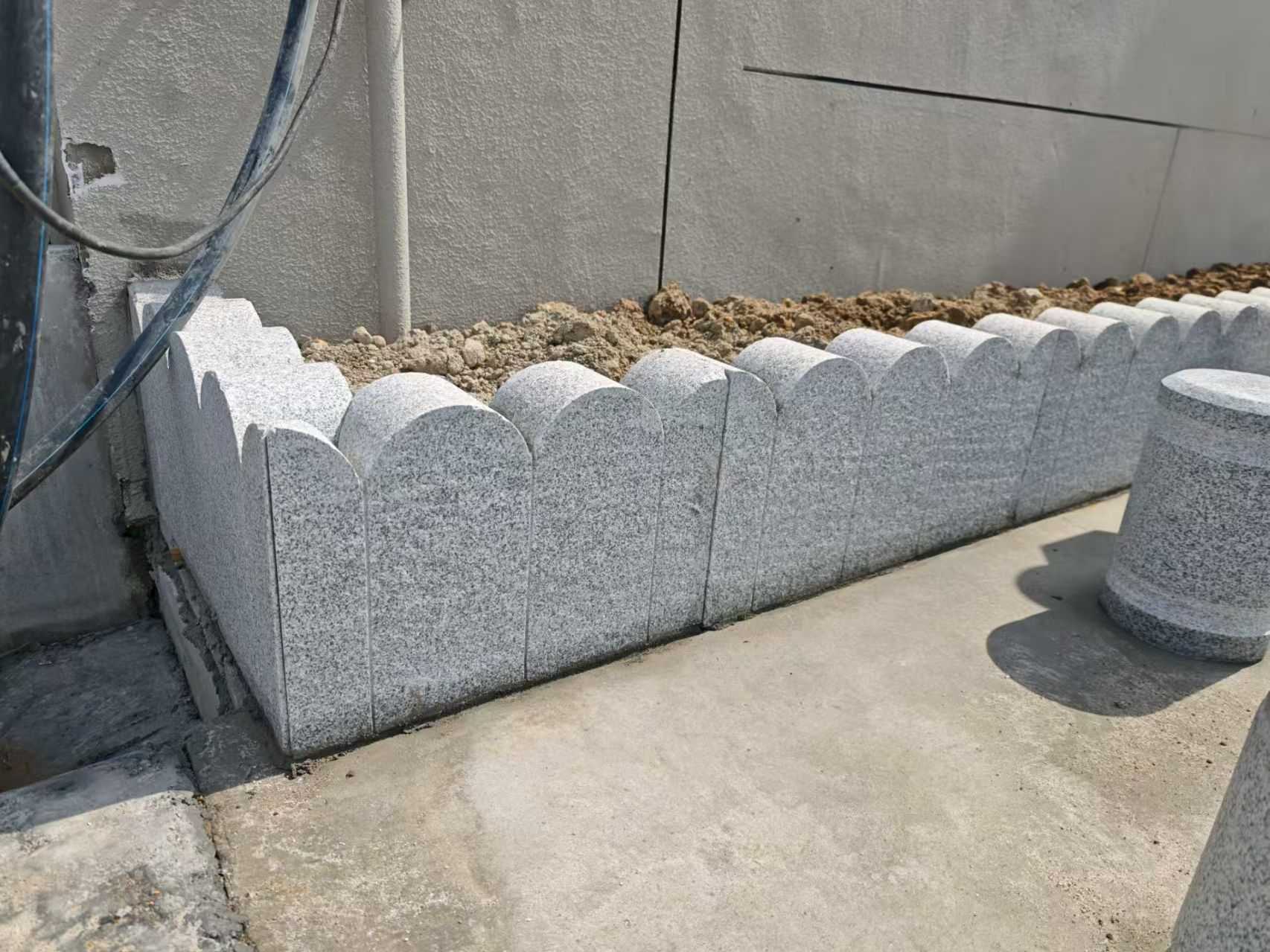 中山 芝麻白花岗岩花边石铺装效果图