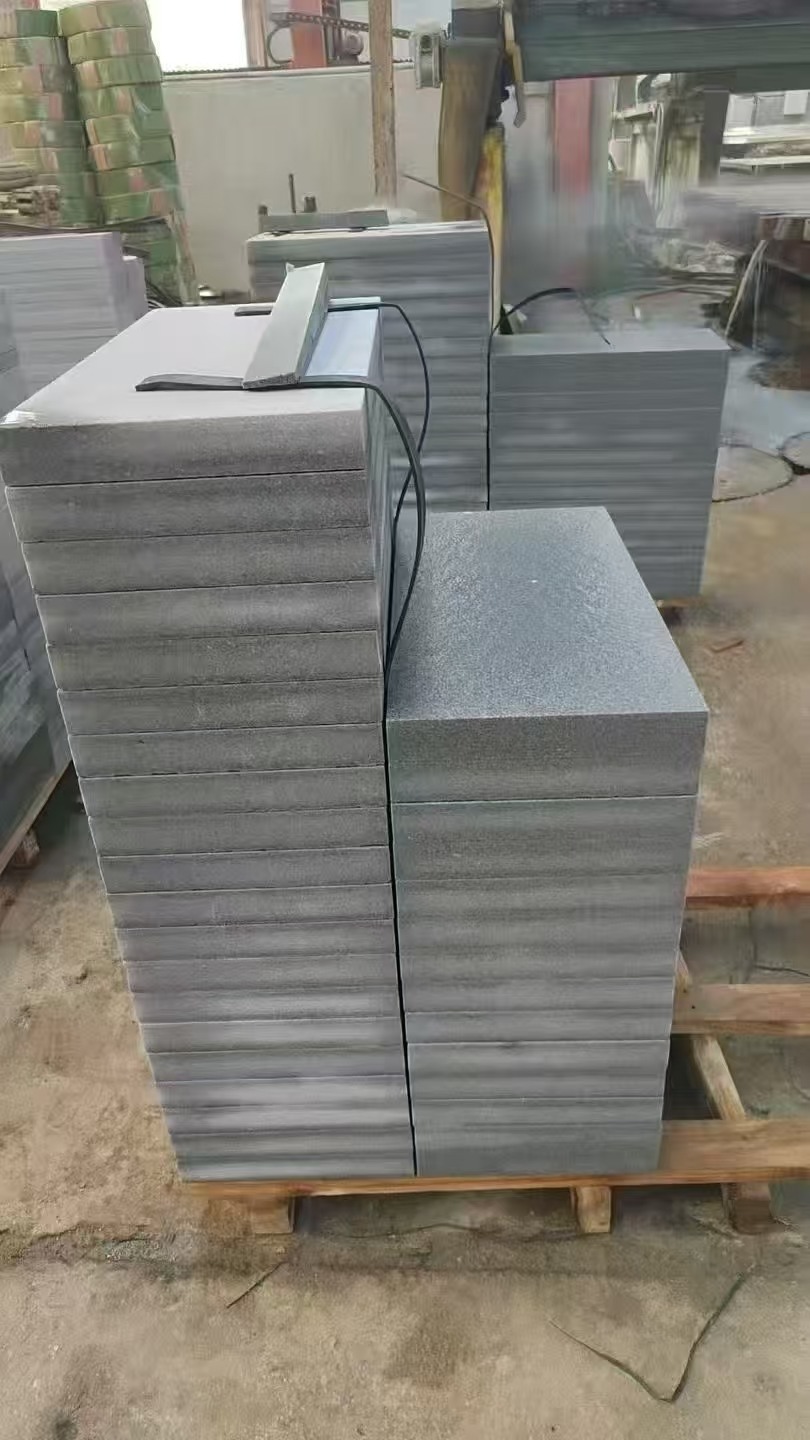 中山 芝麻灰火烧面300*600*50地铺石材